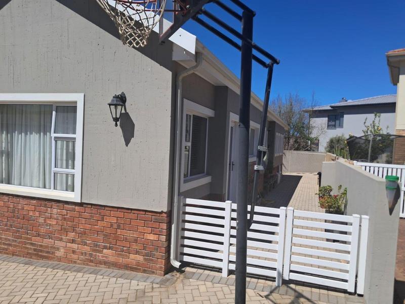 5 Bedroom Property for Sale in Monte Christo Western Cape